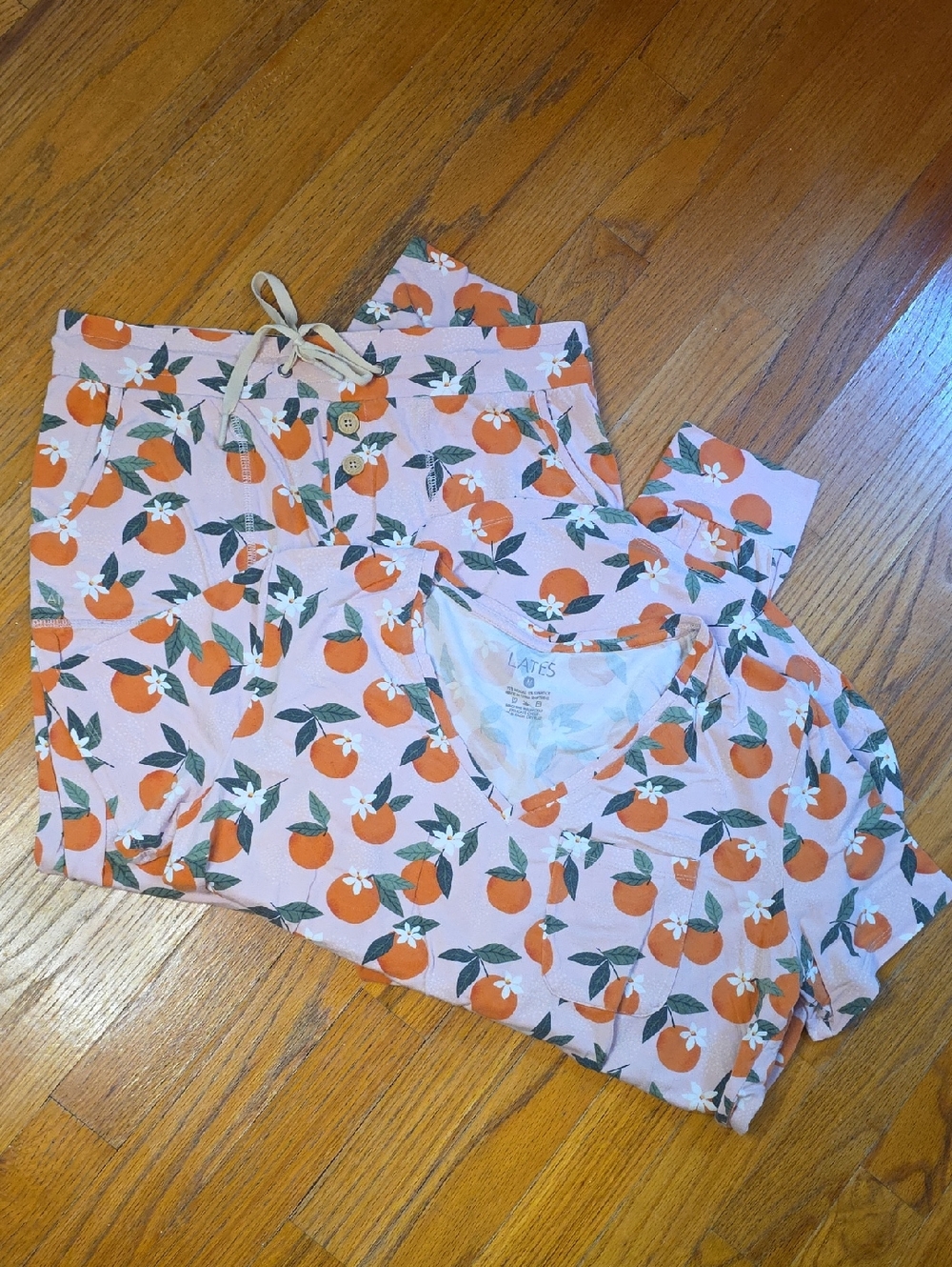 LATES By Kate V-Neck Peaches Or Oranges Size M